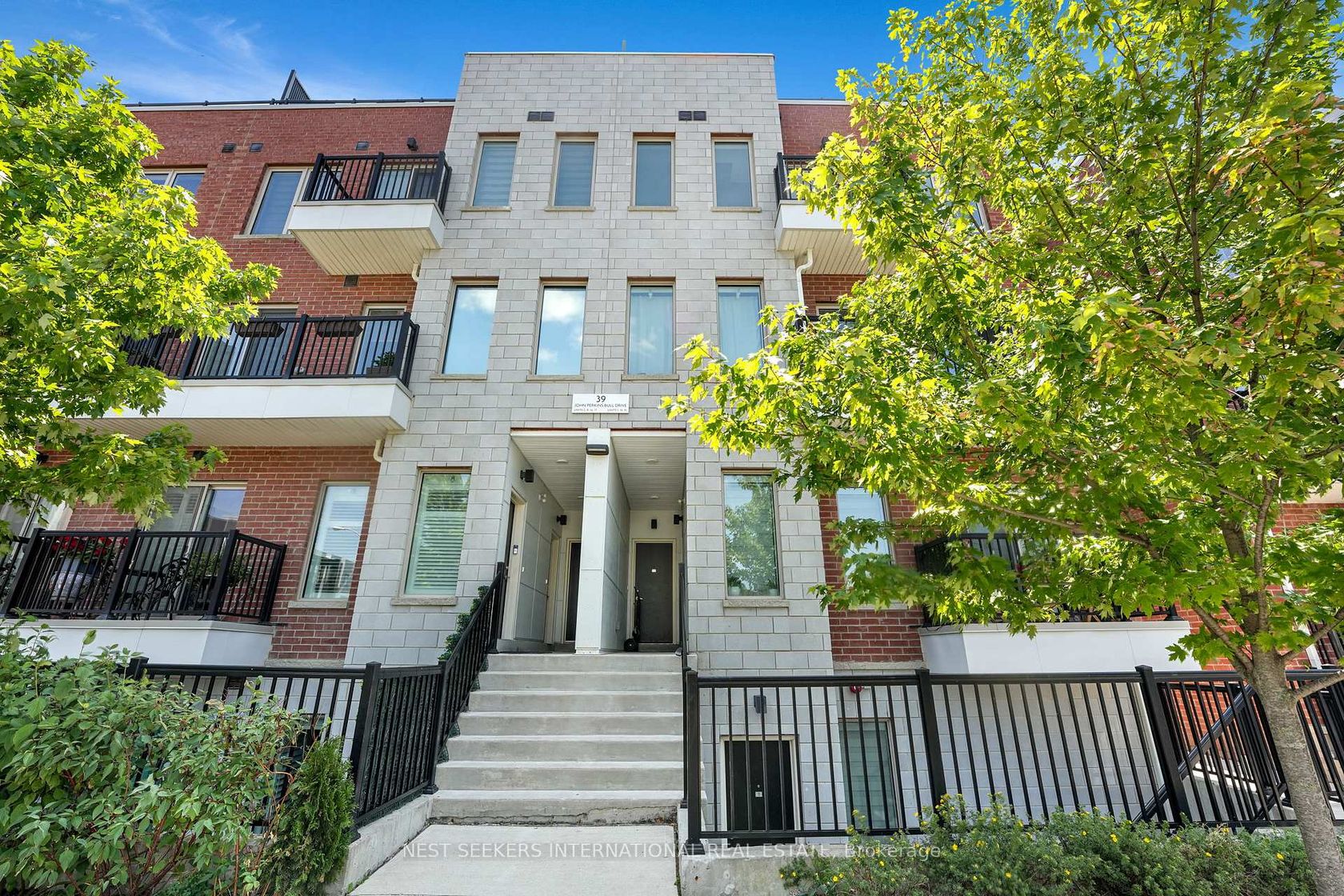14 - 39 John Perkins Bull Drive, CFB, Toronto photo 2