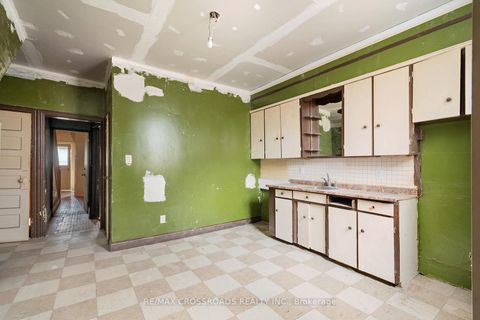 Photo 15 at 587 Palmerston Avenue, Annex, Toronto
