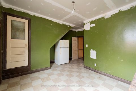 Photo 16 at 587 Palmerston Avenue, Annex, Toronto