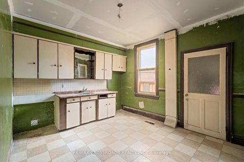 Photo 17 at 587 Palmerston Avenue, Annex, Toronto