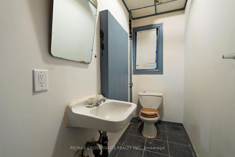 Photo 18 at 587 Palmerston Avenue, Annex, Toronto