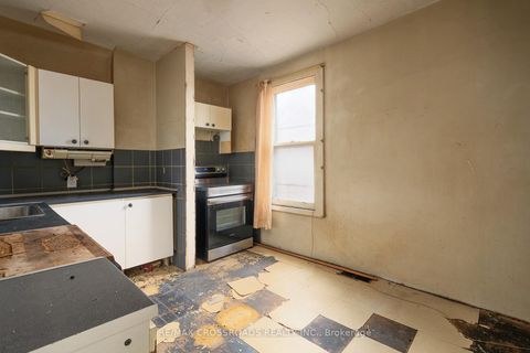 Photo 24 at 587 Palmerston Avenue, Annex, Toronto