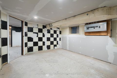 Photo 36 at 587 Palmerston Avenue, Annex, Toronto