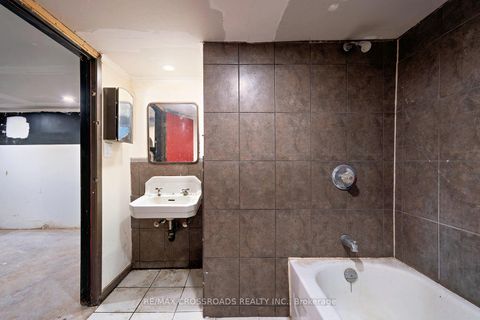 Photo 37 at 587 Palmerston Avenue, Annex, Toronto