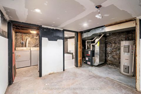 Photo 39 at 587 Palmerston Avenue, Annex, Toronto
