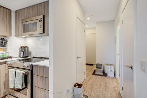 Photo 6 at 401 - 30 Samuel Wood Way, City Centre West, Toronto