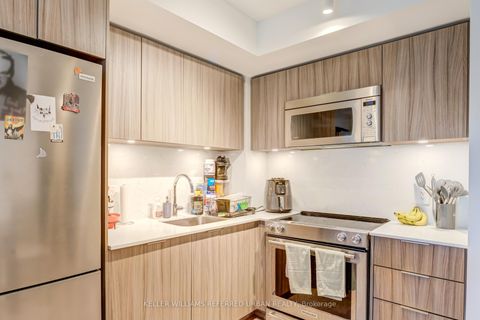Photo 11 at 401 - 30 Samuel Wood Way, City Centre West, Toronto