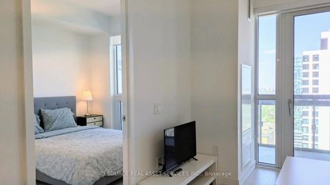 Photo 6 at 3210 - 39 Roehampton Avenue, Mount Pleasant West, Toronto