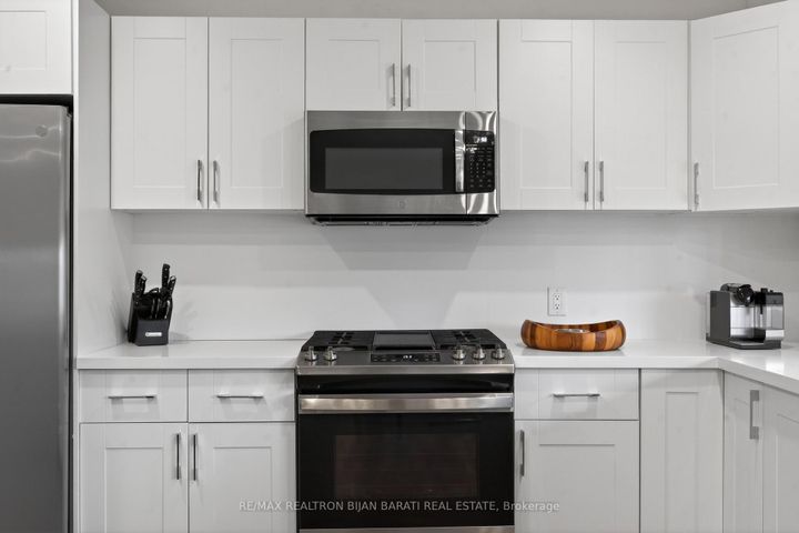 Photo 10 at 73 Forest Grove Drive, Bayview Village, Toronto