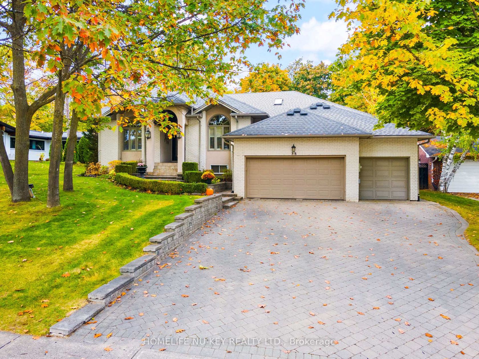 38 CASTLE Drive, Sunnidale, Barrie photo number 2