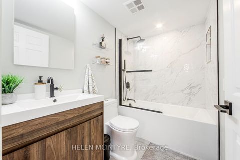 Photo 8 at 222 - 955 Millwood Road, Leaside, Toronto