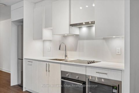 Photo 11 at 208 NT - 99 Broadway Avenue, Mount Pleasant West, Toronto