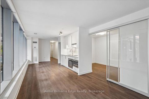 Photo 13 at 208 NT - 99 Broadway Avenue, Mount Pleasant West, Toronto