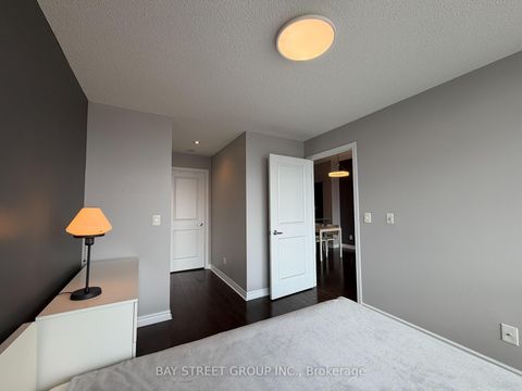 Photo 12 at 1421 - 2885 Bayview Avenue, Bayview Village, Toronto