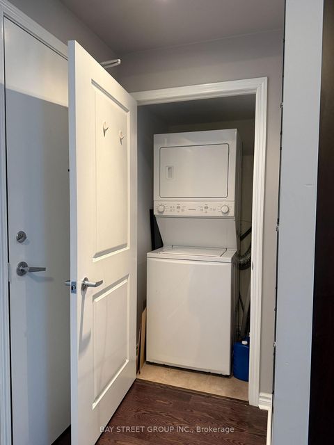 Photo 21 at 1421 - 2885 Bayview Avenue, Bayview Village, Toronto