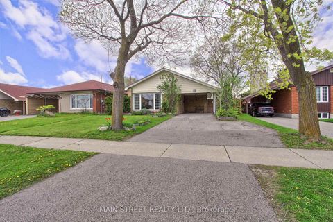 Photo 2 at 14 Westhampton Drive, The Westway, Toronto