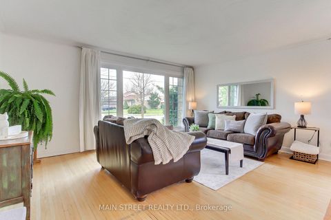 Photo 7 at 14 Westhampton Drive, The Westway, Toronto