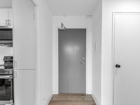 Photo 4 at 302 - 580 Christie Street, Wychwood, Toronto