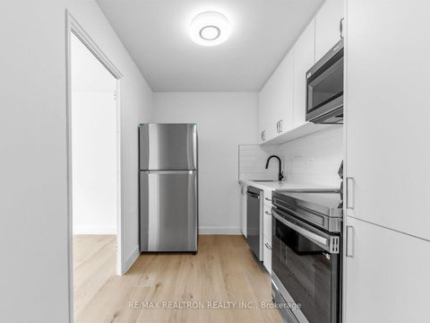Photo 5 at 302 - 580 Christie Street, Wychwood, Toronto