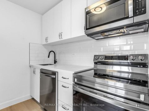 Photo 6 at 302 - 580 Christie Street, Wychwood, Toronto