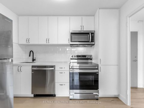 Photo 7 at 302 - 580 Christie Street, Wychwood, Toronto