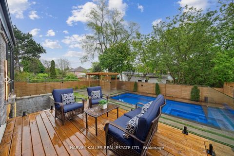 Photo 2 at 139 Newton Drive, Newtonbrook East, Toronto