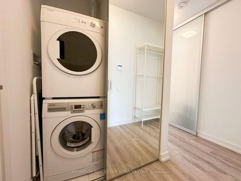 Photo 8 at 1002 - 28 Wellesley Street E, Yonge Corridor, Toronto