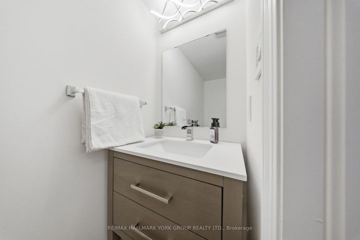 Photo 3 at 104 Gordon Circle, College Manor, Newmarket