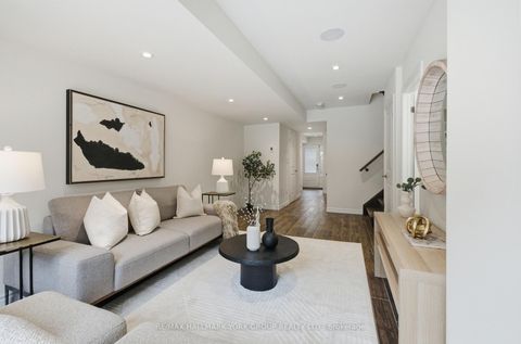 Photo 7 at 104 Gordon Circle, College Manor, Newmarket