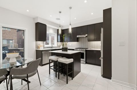 Photo 9 at 104 Gordon Circle, College Manor, Newmarket