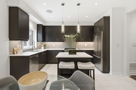 Photo 10 at 104 Gordon Circle, College Manor, Newmarket