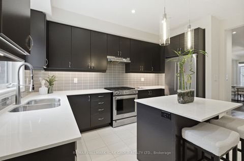 Photo 13 at 104 Gordon Circle, College Manor, Newmarket