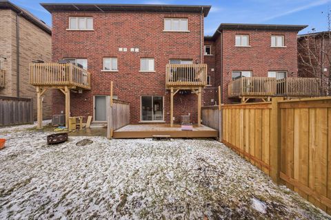 Photo 34 at 104 Gordon Circle, College Manor, Newmarket