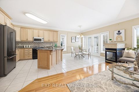 Photo 10 at 126 Carmela Avenue, Oak Ridges, Richmond Hill