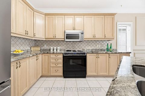 Photo 13 at 126 Carmela Avenue, Oak Ridges, Richmond Hill