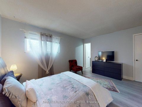 Photo 15 at 64 Colleen Street, Yorkhill, Vaughan