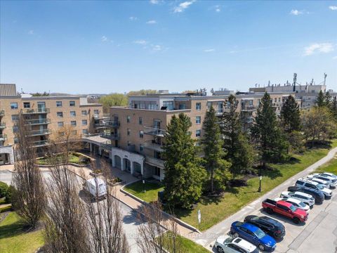 Photo 4 at 111 - 2502 Rutherford Road, Maple, Vaughan