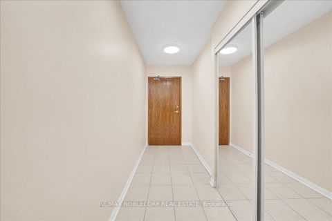 Photo 11 at 111 - 2502 Rutherford Road, Maple, Vaughan