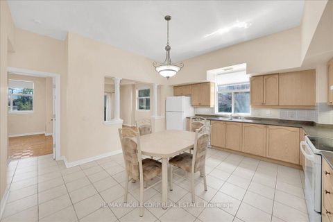 Photo 13 at 111 - 2502 Rutherford Road, Maple, Vaughan
