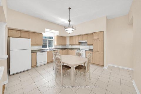 Photo 14 at 111 - 2502 Rutherford Road, Maple, Vaughan