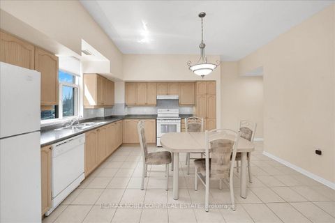 Photo 15 at 111 - 2502 Rutherford Road, Maple, Vaughan