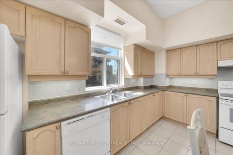 Photo 16 at 111 - 2502 Rutherford Road, Maple, Vaughan