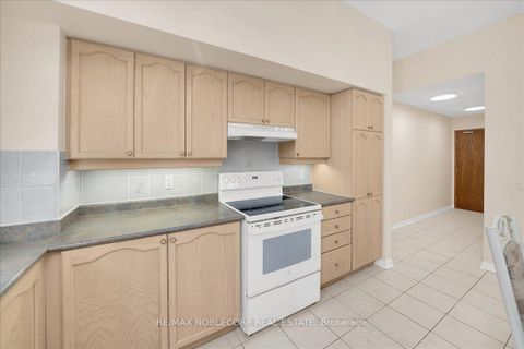 Photo 18 at 111 - 2502 Rutherford Road, Maple, Vaughan