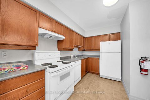 Photo 42 at 111 - 2502 Rutherford Road, Maple, Vaughan