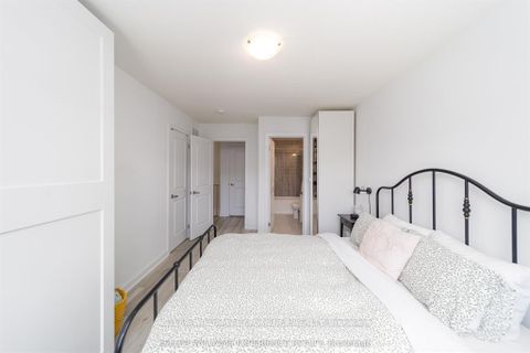 Photo 18 at 22 Red Maple Lane, Shore, Barrie