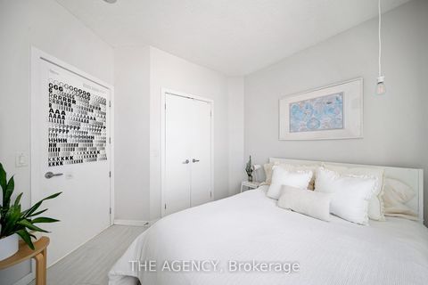 Photo 4 at 3313 - 208 Queens Quay W, Waterfront Communities C1, Toronto
