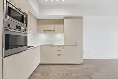Photo 4 at 5704 - 11 Wellesley Street W, Bay Street Corridor, Toronto