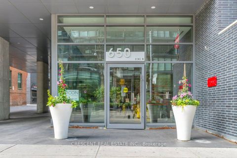 Photo 3 at 402 - 650 King Street W, Waterfront Communities C1, Toronto