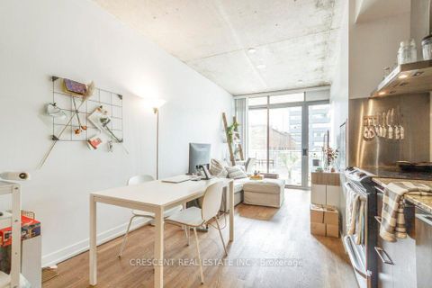Photo 8 at 402 - 650 King Street W, Waterfront Communities C1, Toronto