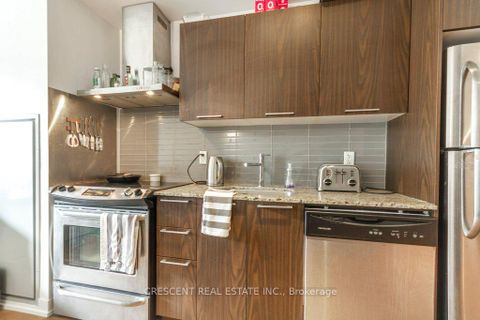 Photo 10 at 402 - 650 King Street W, Waterfront Communities C1, Toronto